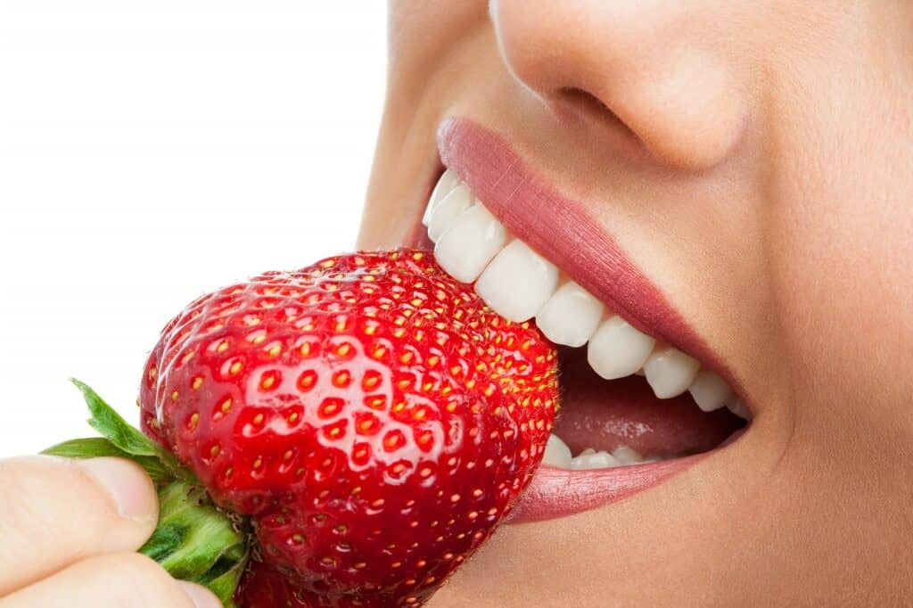 4 Foods That Can Whiten Teeth