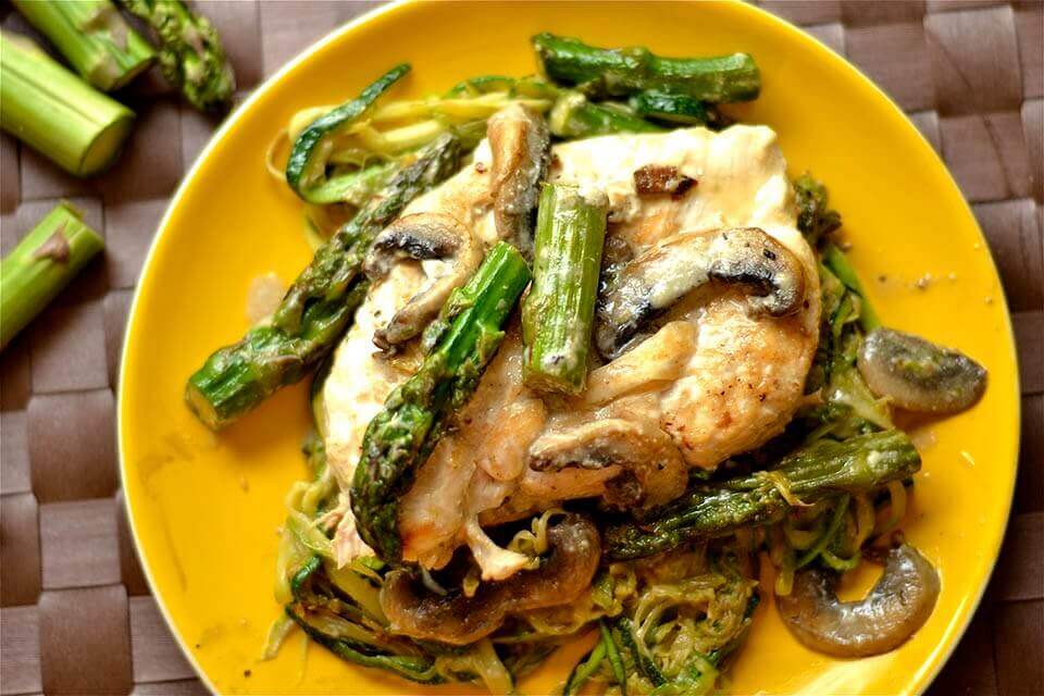 Creamy Lemon Chicken with Asparagus and Mushrooms