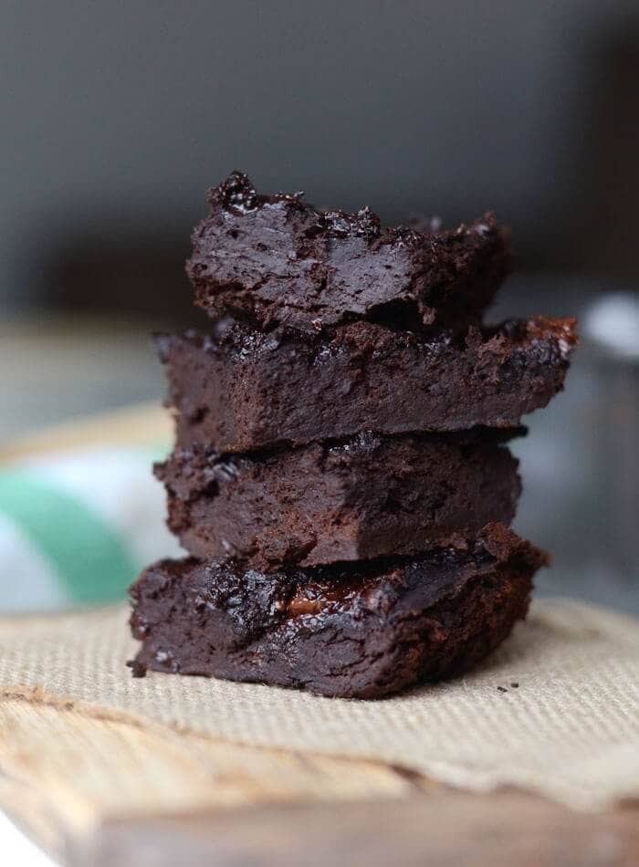 5-Ingredient Fudgy Flourless Protein Brownie