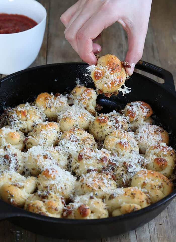 Pull-Apart Garlic Knots