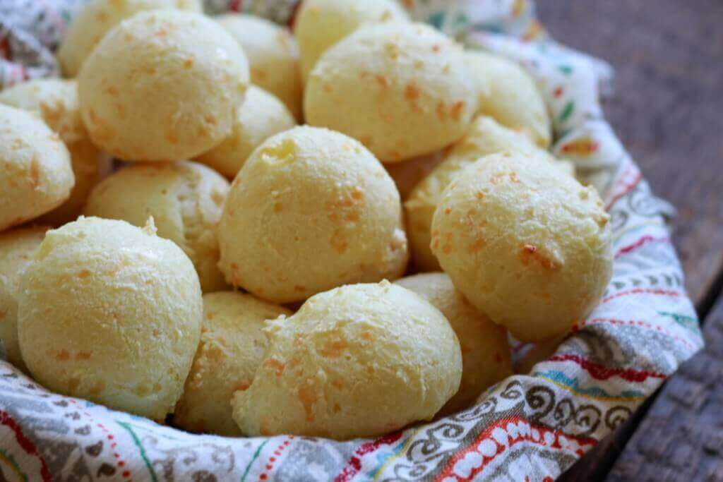 Brazilian Cheese Bread (Pao de Queijo)